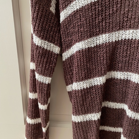 Charlotte Russe Open-back Sweater - Picture 5 of 5